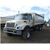 Image 13 : 2004 IH 7400 DT530 TANDEM AXLE GRAIN TRUCK
