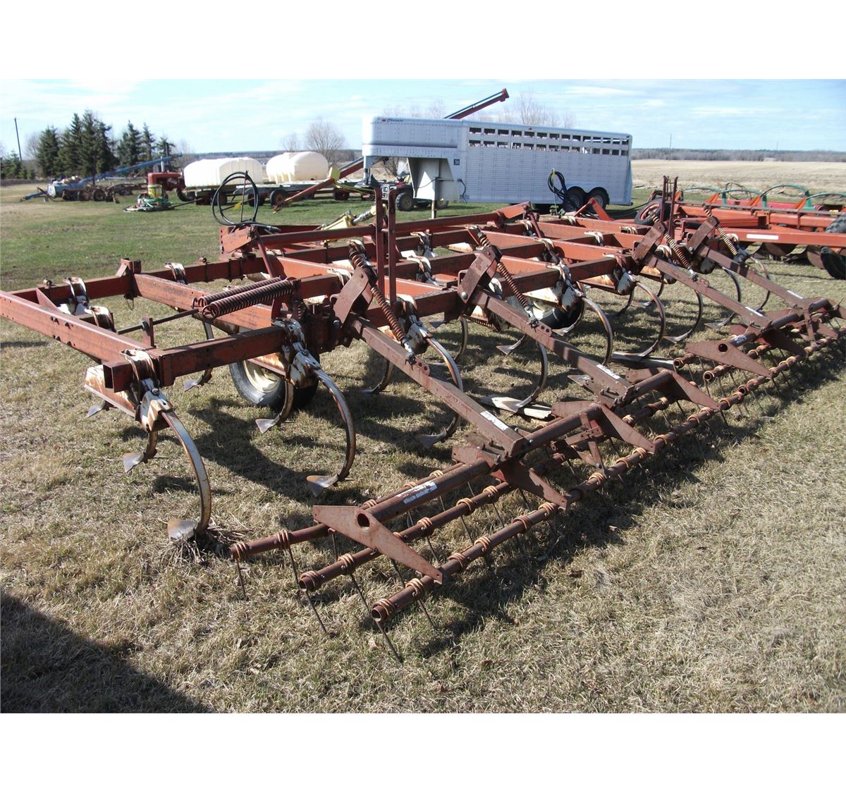 IH 20' FIELD CULTIVATOR WITH MOUNTED HARROWS