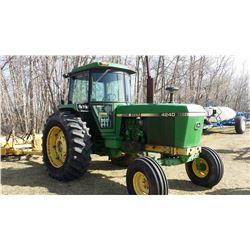 JOHN DEERE 4240 TRACTOR