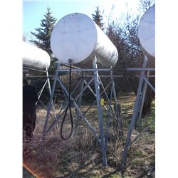 500 GALLON SINGLE COMPARTMENT FUEL TANK & STAND