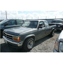 96 Dodge Dakota 2 Dr STD Extended Cab SB - ST - DRIVE MC TP