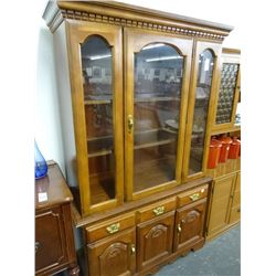 Broyhill Mahogany China Hutch