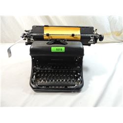 VINTAGE REMINGTON TYPEWRITER