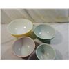 Image 2 : LOT 4 VINTAGE PYREX MIXING BOWLS