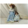 Image 1 : LOT 2 MOTHER & DAUGHTER MATCHING PORCELAIN DOLLS
