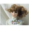Image 3 : LOT 2 MOTHER & DAUGHTER MATCHING PORCELAIN DOLLS