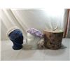 Image 1 : LOT 2 VINTAGE LADIES SPRING HATS
