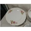 Image 3 : LOT 51 WHITE PINK ROSE CHINA SET