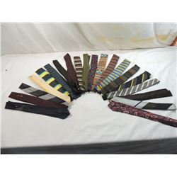 BOX LOT ASSORTED VINTAGE NECK TIES