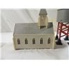 Image 3 : LOT 2 LIONEL TRAIN CHURCH & TOWER