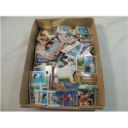 BOX LOT ASSORTED LOOSE BASEBALL CARDS