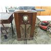 Image 2 : VINTAGE CORONADO STANDING RADIO