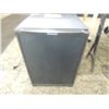 Image 2 : SMALL DOMETIC MINI FRIDGE