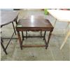 Image 3 : VINTAGE ELEGANT SIDE TABLE