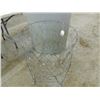 Image 2 : VINTAGE COLLAPSIBLE WIRE LAUNDRY BASKET