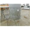 Image 3 : VINTAGE COLLAPSIBLE WIRE LAUNDRY BASKET