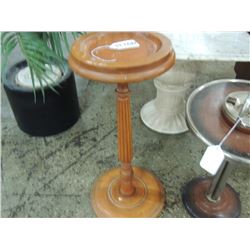 VINTAGE WOODEN PLANT STAND