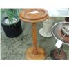 Image 1 : VINTAGE WOODEN PLANT STAND