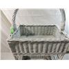 Image 2 : WHITE WICKER BASKET