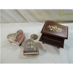 LOT 3 VINTAGE PIANO & HEART MUSIC BOXES