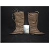 Image 1 : HUNGER GAMES THE KATNISS SCREEN WORN BOOTS