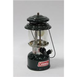 COLEMAN KEROSENE LAMP (CAMPING)