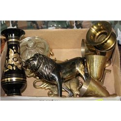 FLAT OF BRASS BLACK AND GLASS