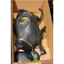 BOX WITH GAS MASK AND DIGITAL SCALE