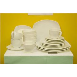 NEW 20 PC BONE CHINA DINNER SET
