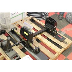 CURT R24 24,000 LBS 5TH WHEEL ROLLER MSRP $987