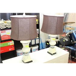 SHOWHOME PAIR OF LAMPS ON CHOICE: SQUARE BASE