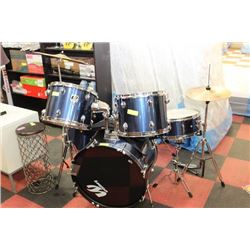 WESTBURY FULL 7 PC DRUM SET