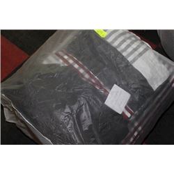 DOUBLE SIZE COMFORTER , 2 PILLOW CASES AND BED