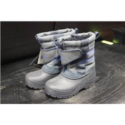 PAIR OF SIZE 9 KIDS WINTER BOOTS