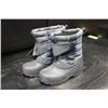 Image 1 : PAIR OF SIZE 9 KIDS WINTER BOOTS