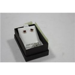 SILVER EARINGS WITH RHODOLITE GARNET