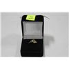 Image 1 : 10K STAMPED YELLOW GOLD RING WITH 3 GENUINE