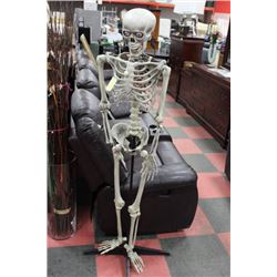 LARGE HALLOWEEN SKELETON ON STAND