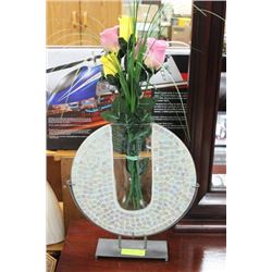 DECORATIVE VASE AND FLOWERS