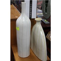 2 VASES