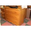 Image 2 : 4 PCS. SOLID VILAS MAPLE BEDROOM SUITE