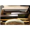 Image 1 : BOX OF ESTATE ART