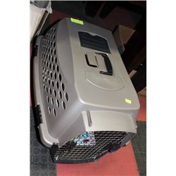 MEDIUM PET CARRIER, WITH NEW PET ACCESORIES