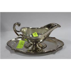 SILVERPLATED GRAVY BOAT W/ PLATTER