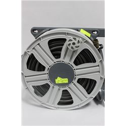 UBERHAUS WALL MOUNT REEL WITH QUALITY GARDEN HOSE
