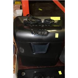 STAPLES BLACK PAPER SHREDDER