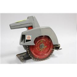 BLACK & DECKER 71/4 CIRCULAR HAND SAW