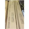 Image 1 : PALLET OF 20 FLUORESCENT LIGHT FIXTURES