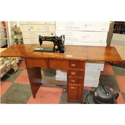 VINTAGE SINGER SEWING MACHINE