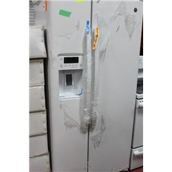 WHITE GE SIDE BY SIDE FRIDGE